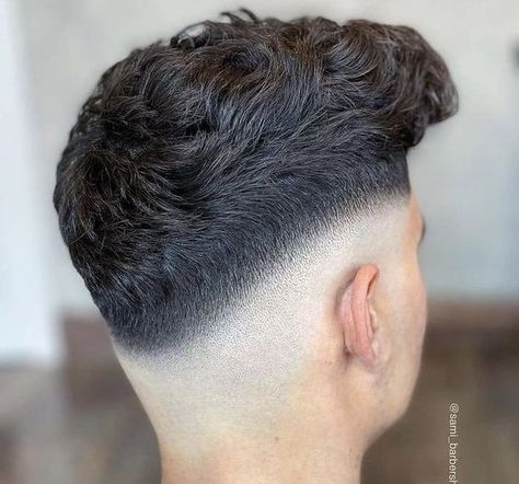 V Shaped Haircut, Johnny Depp Style, Mens Hairstyles With Beard, Mid Fade, Men Haircut Curly Hair, Hair Barber, Men Hair Color, Men Haircut Styles, Cute Couple Outfits