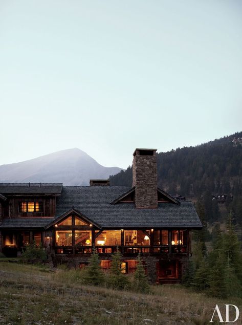 Montana Lodge, House In The Mountains, Rustic Mountain Homes, Montana Ranch, Montana Mountains, Montana Homes, Big Sky Montana, Rustic Exterior, Rustic Retreat