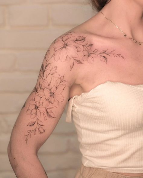 Feminine Shoulder Tattoos, Flower Shoulder Tattoo, Magnolia Tattoo, Floral Tattoo Shoulder, Tattoos Infinity, Feminine Tattoo Sleeves, Tattoos For Women Half Sleeve, Flower Tattoo Shoulder, Floral Tattoo Sleeve