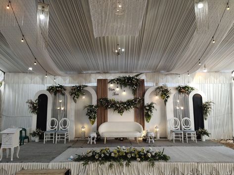 Dekorasi Wedding Indoor, Dekorasi Wedding, Indoor Wedding Decorations, Wedding Indoor, Wedding Backdrop Design, Backdrop Design, Wedding Stage, Indoor Wedding, Wedding Backdrop