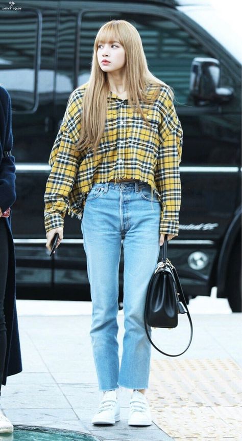 Blackpink Lisa Fashion, Lisa Fashion, Airport Fashion Kpop, Korean Airport Fashion, Blackpink Outfits, Idol Fashion, Korean Fashion Kpop, Fashion Idol, Stage Outfit