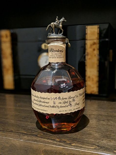 Review - Blanton's Original Single Barrel Bourbon Expensive Whiskey, Caramel Apple Pops, Blanton's Bourbon, Whiskey Business, Single Barrel Bourbon, Apple Pop, Bourbon Drinks, Whiskey Gifts, The Price Is Right