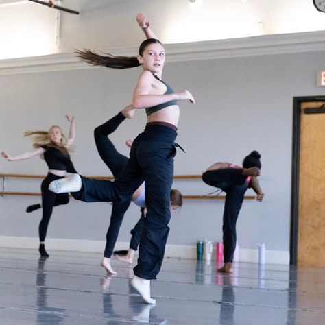 Throwback to master class with @mkotchh @madikotch hosted by CBMP @capturedbymichy Stay tuned for more dance master classes, posing, and modeling workshops. Location: @danceducoeur #capturedbymichy #masterclass #dance #houstondance #houstondancephotographer #texasdancephotographer #houstontx #dancemasterclass Dance Workshop, Dance Class, Houston Texas, Master Class, Stay Tuned, Houston, Vision Board, Texas, Photographer