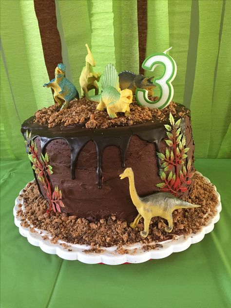 Dinosaur cake #dinosaur #birthday #cake #diy Birthday Cake Diy, Dinasour Birthday, Dinosaur Birthday Cake, Dino Cake, Dinosaur Birthday Cakes, Cake Diy, Dinosaur Themed Birthday Party, Dino Birthday Party, Magic Cake