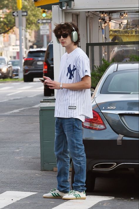 Timothee Chalamet Fits, Timothee Chalamet Shirt Off, Timothee Chalamet Style, Timothee Chalamet Outfits, Nyc Going Out Outfit, Old Money New York, New York Outfits Winter Cold Weather, Nyc Going Out Outfit Night, New York Outfits Summer Street Fashion