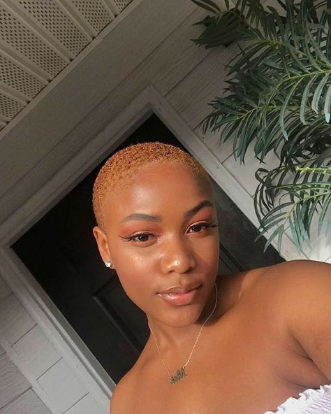 Girls Shaved Hairstyles, Short Bleached Hair, Big Chop Natural Hair, Short Dyed Hair, Shaved Hairstyles, Short Natural Haircuts, Shaved Hair Cuts, Short Shaved Hairstyles, Shaved Hair Designs