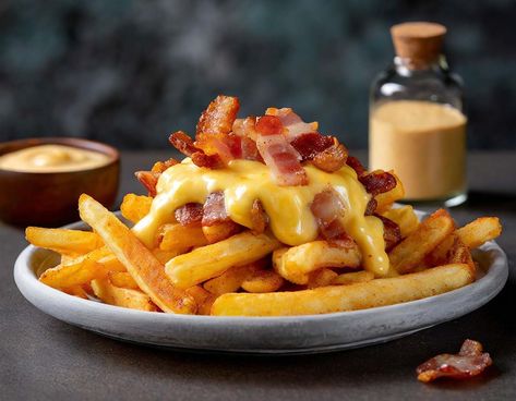 Dans cet article, nous vous proposons une recette simple et délicieuse pour préparer des frites au cheddar, inspirées de la célèbre recette de Burger King Sauce Cheddar, Cheddar Burger, Sandwich Sauces, Poutine, Bacon Cheddar, Blog Article, Burger King, Cheddar, Bacon