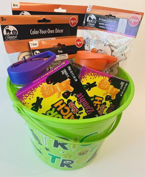 Dollar Tree BOO Basket {Halloween Neighborhood Fun} - Glitter On A Dime Halloween Neighborhood, You Have Been Booed, Skeleton Craft, Dollar Tree Gifts, Halloween Week, Dollar Tree Halloween, Hanger Crafts, Halloween Buckets, Halloween Door Hangers