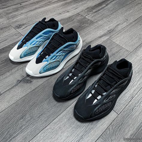 @yzcops shared a photo on Instagram: “LEFT or RIGHT? 🌍 YEEZY 700 V3 "Arzareth" VS "Alvah" (📸: @spokocinek)” • Feb 17, 2021 at 6:47pm UTC Yeezy 700 V3 Azareth Outfit, Yeezy 700 V3 Azareth, Yeezy 700 V3 Alvah, Yeezy 700, Left Or Right, A Photo, Cute Outfits, Sneakers, On Instagram