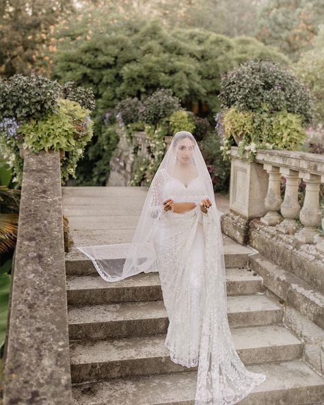 White Saree Wedding, Christian Bride, White Saree, Red Lehenga, Bridal Photoshoot, Traditional Indian Wedding, Indian Bridal Outfits, Asian Bride, Bride Look