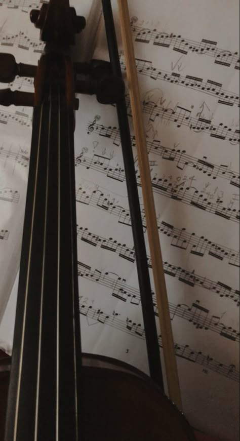 Violin Sheet Music Aesthetic, Male Violinist Aesthetic, Violin Wallpaper Aesthetic, Classic Music Aesthetic, Music Sheets Aesthetic, Violinist Aesthetic, Sheet Music Aesthetic, Violin Pictures, Aesthetic Violin