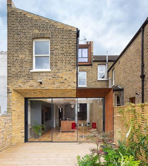 We're obsessed with this stunning side return extension by @thegentlemanarchitect. Find out more about this project and loads of other inspiring homes in our 'Big ideas for small extensions' feature in the latest issue . Photo: Juliet Murphy . #homeideas #extension #design #architecture #homebuilding Rear Extension Ideas, Terrace Extension, Small House Extensions, Brick Extension, Room Extensions, House Extension Design, Extension Designs, London Architecture, Rear Extension