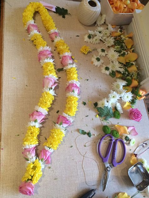 Ganpati Haar Flower, Flower Mala For Pooja, Groom Mala, Flower Mala, Rose Garland Wedding, Wedding Mala, Goddess Sita, Flower Garland Diy, Indian Wedding Garland