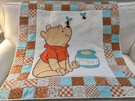 Sewing Winnie The Pooh, Winnie The Pooh Quilt Patterns, Pooh Bear Quilt, Winnie The Pooh Quilt Ideas, Disney Quilts Ideas, Hawaiian Margarita, Winnie The Pooh Baby Quilt, Winnie The Pooh Quilt, Winnie The Pooh Blanket