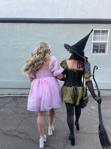 Wicked witch of the west and Glinda ✨🖤 Glenda And Wicked Witch Costume, Glinda Halloween Costume, Glinda The Good Witch Costume, Oz Aesthetic, Glinda Costume, Wicked Witch Costume, Glinda Wicked, Halloween Trio, Trio Costumes