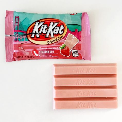 Strawberry Kitkat, Japanese Kit Kat Flavors, Kit Kat Flavors, Candy Flavors, Delicious Strawberry Cake, Japanese Kit Kat, Strawberry Cake Mix, Strawberry Cake Recipes, Food Wishes