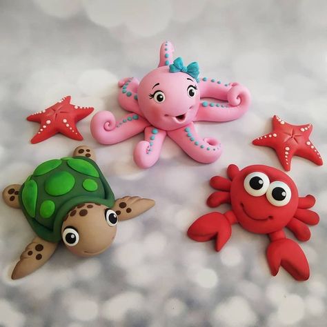 Sweet Art by Katerina on Instagram: "At the sea, we find the cutest little creatures 🌊🌊🌊 .... ( Cake toppers 🎂 ) . . . #caketoppers #cakedecorating #modelingpaste #cookies #cakepops #cakedeco #edibleart #cakeart #summercookies #pastryart #sugart" Nautical Cake, Little Creatures, Summer Cookies, At The Sea, Sweet Art, Pastry Art, Clay Crafts Air Dry, Animal Cake, Edible Art