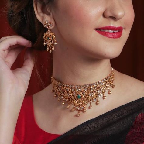 Tarinika Miah Gold-Plated Indian Jewelry Choker Set with White Red Green Kalung Choker, Jewellery Choker, Gold Bridal Necklace, Choker Necklace Designs, Gold Necklace Indian, Choker Designs, Gold Necklace Indian Bridal Jewelry, Antique Engagement Ring, Necklace Indian