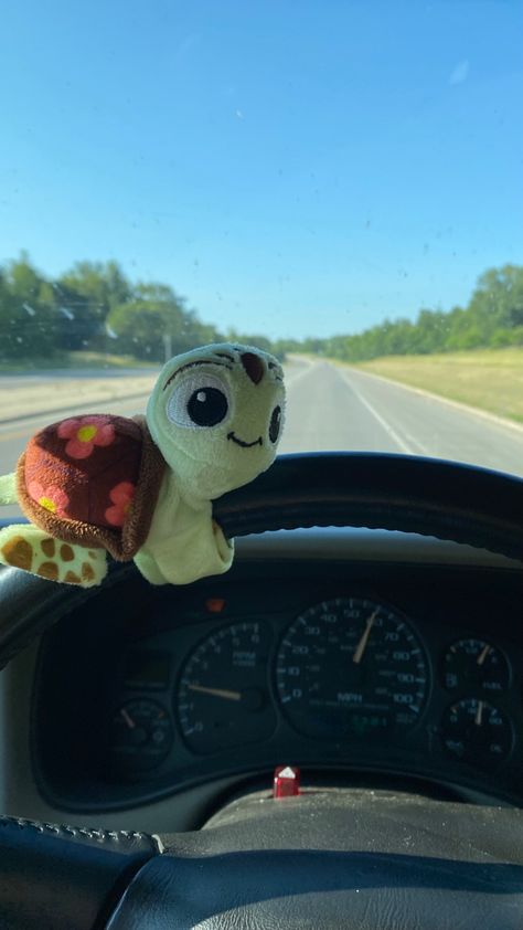 Car Plushie Aesthetic, Car Stuffed Animals, Plushies In Car, Toy Car Aesthetic, Cute Toys Aesthetic, Stuff Toys Aesthetic, Car Aesthetic Decor, Soft Toys Aesthetic, Car Plushie