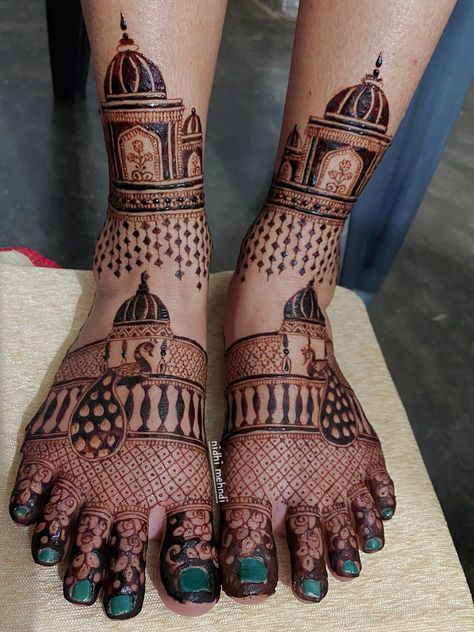 Lag Mehndi Design, Legs Mehndi Design Bridal, Bridal Leg Mehendi Designs, Feet Mehendi Design, Mehndi Rasam, Leg Mehandi, Latest Mehndi Designs Wedding, Feet Mehendi, Leg Mehendi