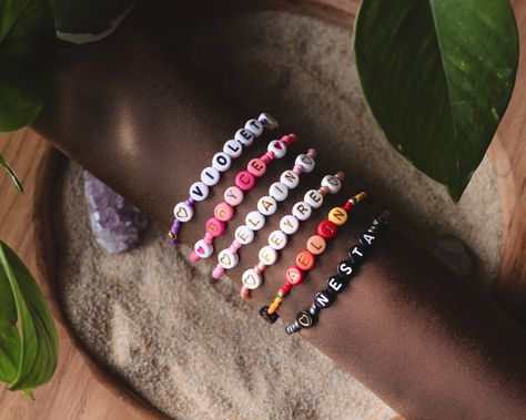 📿 FEMALE MAIN CHARACTER BRACELETS 📿 ⊹ Bracelet Details - FMC bracelets in various colors: - Aelin Fireheart (Throne of Glass): multicolor - Bryce (Crescent City): multicolor - Elain (ACOTAR): pink - Feyre (ACOTAR): champagne - Nesta (ACOTAR): black/grey - Violet (Empyrean Series): purple - length: 16-18cm - width: 2-8mm - yarn material is elastic polyester - each one is unique and handmade with a lot of love - colors can vary slightly from the pictures/videos ⊹ Your favourite piece is currently out of stock? Don't you worry, we try to restock monthly. Follow our shot/favourite the items to get notified as soon as they're back in stock. ⊹ Care Tips Treat and store bracelets gently Roll bracelets on and off gently. Repeated stretching can weaken the elastic and shorten the life of your bra Acotar Bracelet, Adeline Haunting Adeline, Bryce Crescent City, Elain Acotar, Nesta Acotar, Character Bracelets, Aelin Fireheart, Book Bracelets, Feyre Acotar