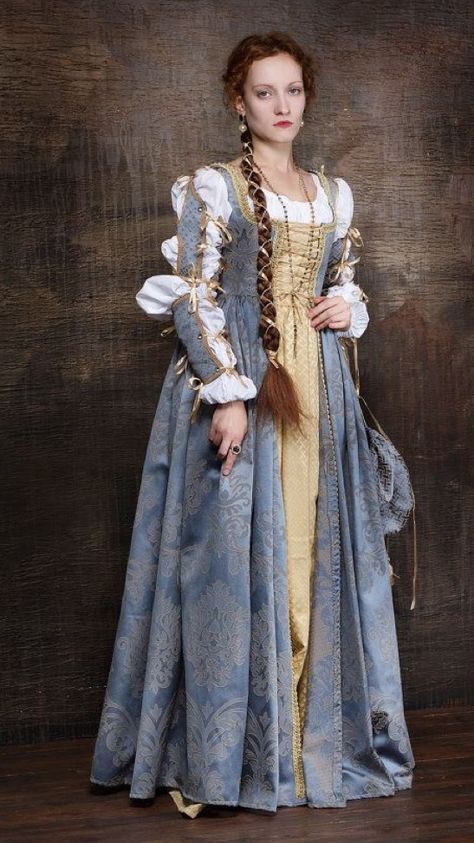 Italian renaissance gown. Juliet Aesthetic, Renn Faire, 16th Century Fashion, Gaun Abad Pertengahan, Lucrezia Borgia, Gaun Fashion, Medieval Costume, Medieval Dress, Medieval Clothing