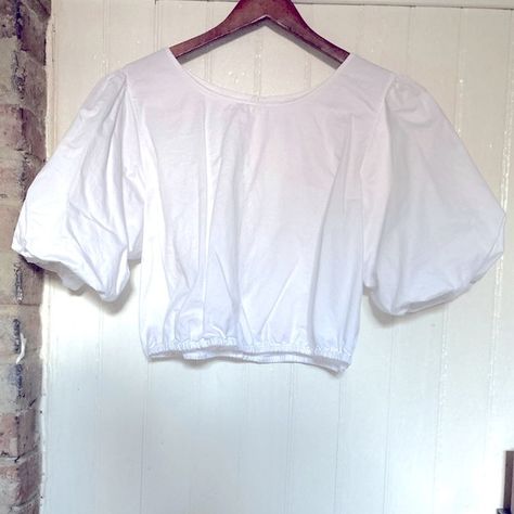 *3 for $18* Bright white XXL cropped H&M blouse with puffed sleeves. H&m Blouse, Cropped Blouse, Puffed Sleeves, Crop Blouse, Fabric Covered, Bright White, Puff Sleeve, Size 16, H&m