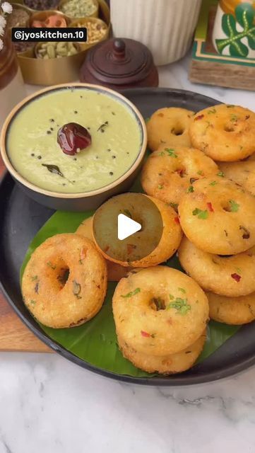 jyosh on Instagram: "Rava Vada With Green Chutney😍
Save it to try later❤️

We have used Portable Blender from @blendjet ✨

 #snacks #vada #breakfastrecipes #easyrecipes #rava #sooji #sujisnacks #eveningsnacks #indianfood #chutney #ravavada #soojivada #explorepage #trending #viralvideos #coconutchutney #chutneyrecipes #southindianfood

Idli chutney, Dosa chutney, Coconut chutney, Idli, Dosa, Vada, Green Chutney" Chutney For Idli, Idli Chutney, Dosa Chutney, Idli Dosa, Coconut Chutney, Green Chutney, Portable Blender, South Indian Food, Evening Snacks