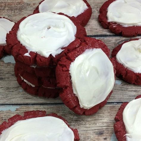 Red Velvet And Cream Cheese, Desserts To Share, Swig Cookies, Red Velvet Cakes, Velvet Cakes, Giant Cookie, Red Velvet Cookies, Lemon Dessert Recipes, Favorite Cookie Recipe