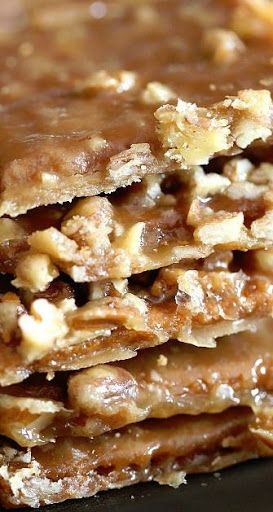 Cracked Cookies, Cracker Toffee, Toffee Recipe, Think Food, Monkey Bread, Homemade Candies, Candy Desserts, Keto Cookies, Yummy Sweets