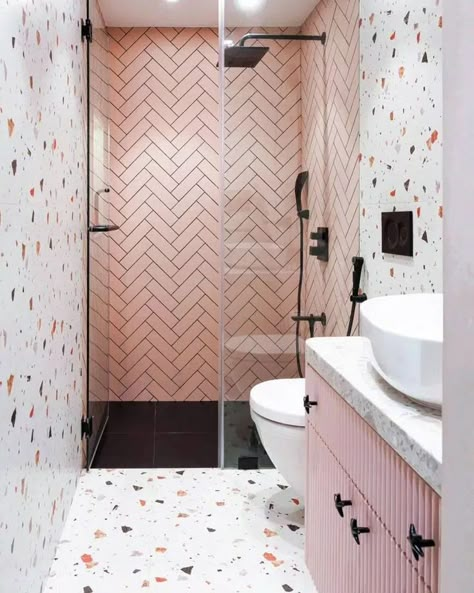 The Terrazzo tiles with large white negative space give the illusion that this bathroom is bigger than it is. Image credit: INSTAGRAM @DESIGNERWORK92 Dusty Pink Bathroom, Bathroom With Terrazzo, Terrazzo Bathroom Design, Herringbone Tile Bathroom, Tile Bathroom Ideas, Wallpaper Decor Ideas, Wallpaper Design Ideas, Terrazzo Bathroom, Small Bathroom Wallpaper