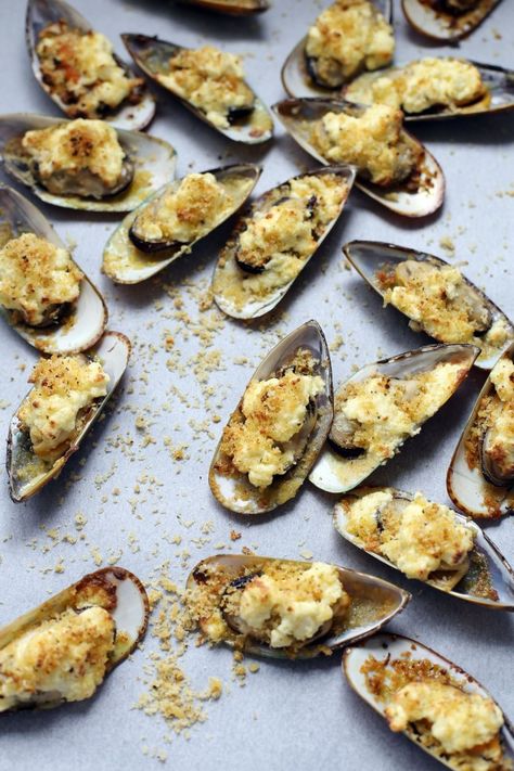 Filipino New Years Eve Food, Shell Recipes, Baked Mussels, Fish Christmas, Simple Appetizer, Shell Fish, New Years Eve Food, Filipino Foods, Healthy Living Recipes