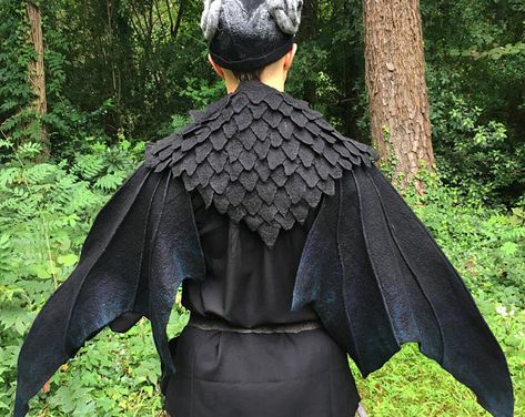 Ren Faire Cape, Dragon Outfit Aesthetic, Bat Wing Cape, Black Dragon Wings, Dragon Rider Outfit, Dragon Queen Costume, Dragon Cloak, Dragon Costume Women, Dragon Wings Costume