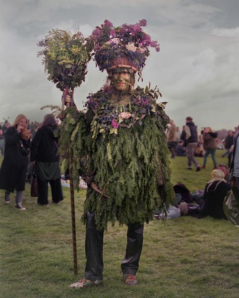 The Green Man of Bankside at Hastings May Day in East Sussex | photograph by Joe Charrington | British Folklore English Culture Aesthetic, English Folklore Art, Green Folk Festival Dress, Irish Folk Magic, Collage Trees, British Dress, Irish Halloween, Pagan England, Scotland Folklore