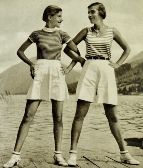 1934 1940s Sportswear, Wwii Fashion, Travel 2024, Cruise Fashion, 30s Fashion, Vintage Tennis, City Shorts, Linen Fashion, 1930s Fashion