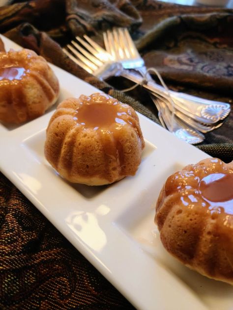 Amaretto Glaze For Cake, Rum Pudding Cake, Mini Rum Bundt Cakes, Vegan Mini Bundt Cakes, Vegan Rum Cake, Vegan Mini Cake, Mini Rum Cakes, Vegan Bundt Cake, Rum Glaze Recipe