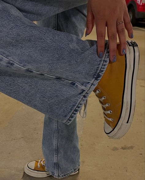 Yellow All Star Outfit, Yellow Converse Aesthetic, Chuck 70 Outfit Woman, Converse Alternative, Yellow Converse Outfit, Chuck 70 Outfit, Beach Girl Style, Converse All Star Move, Church Ootd