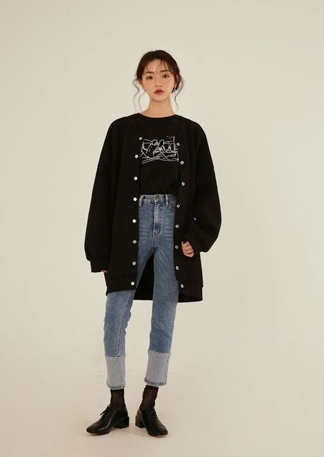 Korean Daily Fashion Best Fashion Outfits, Korean Trends, Fashion Trend Book, Fashion Outfits Korean, Korean Jeans, Korean Fashion Ideas, Tokyo Street Fashion, Korean Fashion Outfits, Korean Fashion Trends