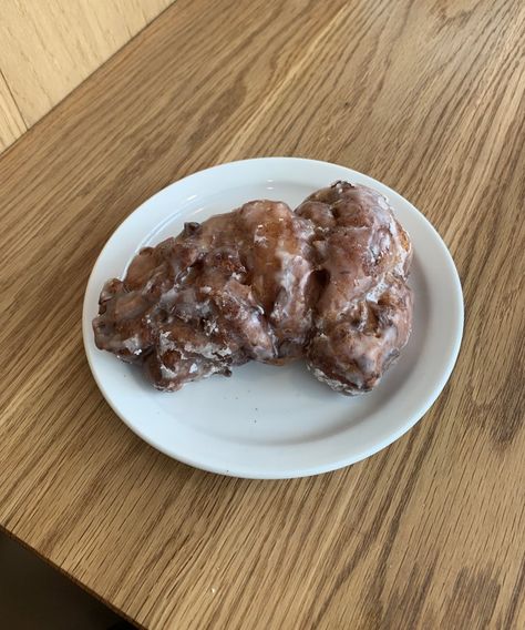 sweet dessert treat cafe plate apple cinnamon donut fried yum aesthetic sugar delicious Apple Cinnamon Donut, Donuts Aesthetic, Apple Donuts, Cinnamon Donuts, Apple Fritter, Cinnamon Apple, Apple Fritters, Apple Cinnamon, Sweet Desserts