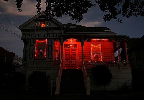 Glowing House Southern Gothic, Spooky Scary, Good Girl, Autumn Aesthetic, Red Aesthetic, Pics Art, The Villain, New Age, Fall Halloween