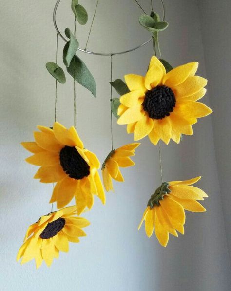 September Sunflowers, Sunflower Nursery, Diy Baby Mobile, Floral Nursery Decor, Flower Mobile, Diy Bebe, Felt Mobile, Felt Baby