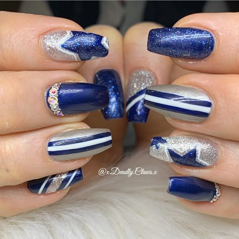 💀 𝔇𝔢𝔞𝔡𝔩𝔶 ℭ𝔩𝔞𝔴𝔰 | 𝕓𝕪 𝕂𝕒𝕥 💀 on Instagram: “💙 Some @dallascowboys themed for this beauties trip! 💙. . . . . #nail #nails #nailart #gel #gelnails #acrylic #nailporn #nailsmagazine…” Acrylic Nail Designs For Fall, Dallas Cowboy Nails, Dallas Cowboys Nail Designs, Acrylics Blue, Cowboys Nails, Acrylics Short, Dallas Cowboys Nails, Nfl Nails, Football Nail Designs