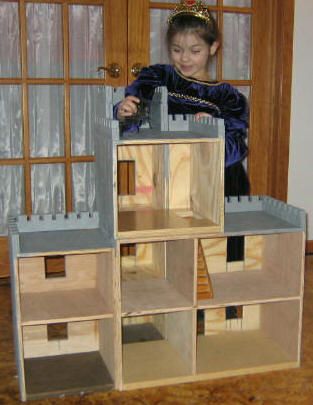 Free Doll House Plans - How to Build A Dollhouse Build A Dollhouse, Diy Castle, Barbie Castle, Castle Dollhouse, Cardboard Dollhouse, Doll House Plans, Dollhouse Projects, Dollhouse Toys, Miniature Diy