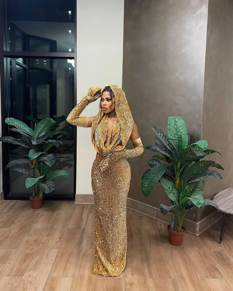 Wedding Dresses Poofy, Gold Prom Dress Long, Dress With Hijab, Gold Prom Dress, Girl Prom, Gold Prom, Gold Prom Dresses, Prom Girl Dresses, Prom Dress Long