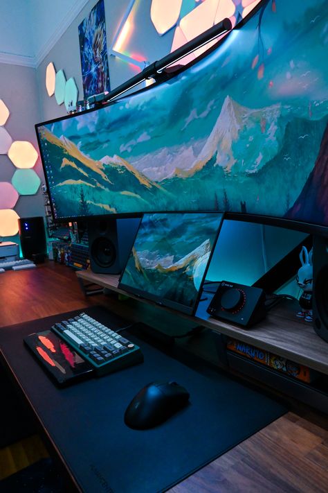 Desk Setup Multiple Screens, Gaming Desk Setup Men, Cybersecurity Setup, Ultra Wide Monitor Setup, Monitor Layout, Hyper Beast Wallpaper, Multiple Monitor Setup, Gaming Computer Setup, Forex Education