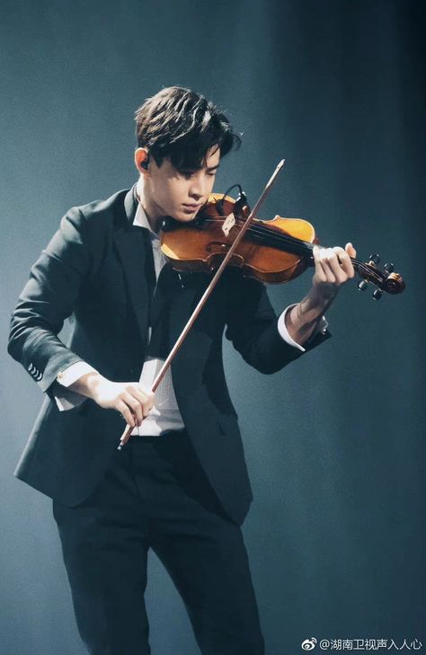 Henry Lau, Pose Reference Photo, Art Reference Poses, Art Sketchbook, Pose Reference, Violin, Dream Life, Art Inspo, Art Reference