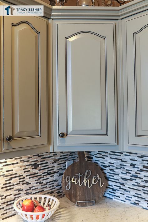 Grey kitchen cabinets with black glaze and mosaic backsplash tile and quartz countertops make this a lovely kitchen remodel #kitchenreno #remodeling #homeremodeling #graypaintedkitchencabinets #repaintkitchencabinets #repaintingkitchencabinets #paintingkitchencabinets #remodelingcabinets #kitchencabinetideas #kitchencabinetmakeover #kitchencabinetdesign #northhall #georgiaremodeling #northgeorgia Pewter Glazed Kitchen Cabinets, Painted Biscotti Glaze Cabinets, Grey Glazed Kitchen Cabinets, Black Glazed Cabinets, Inbuilt Shelves, Kitchen Design Details, Wesley House, Glaze Cabinets, Glazed Cabinets