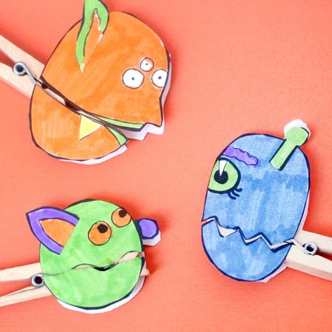 Make these adorable monster clothespin puppets using the free printable template - and then play "Feed the Monster" - a fun fine motor activity and game to help improve pincer grasp! You'll love this paper craft and free printable activity for kids. It's also great for Halloween crafts but fun for year-round too. Clothespin Puppets, Printable Paper Toys Templates, Creepy Crafts, Feed The Monster, Paper Toy Printable, Fine Motor Activity, Puppets Diy, Halloween Paper Crafts, Kid Friendly Halloween