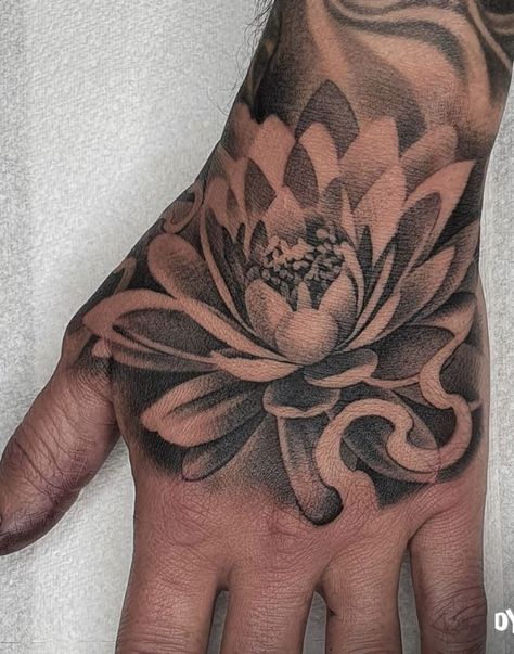 Lotus Hand Tattoo, Tattoo Main, Japanese Hand Tattoos, Tattoo Shading, Realistic Tattoo Sleeve, Hand Tats, Wrist Tattoos For Guys, Cool Chest Tattoos, Half Sleeve Tattoos For Guys