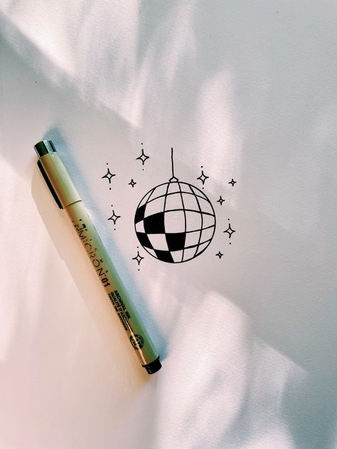 Having a disco moment...I have this doodle on a items in my shop - artist: Kayla Pettigrew Cute White Board Drawings, Disco Doodle, White Board Doodles, Mirror Doodle, Groovy Doodles, White Board Art, Whiteboard Doodles, Doodles Painting, Whiteboard Drawings